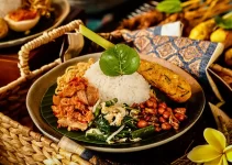 Nasi Campur Bali: Kombinasi Rasa yang Memikat dari Pulau Dewata