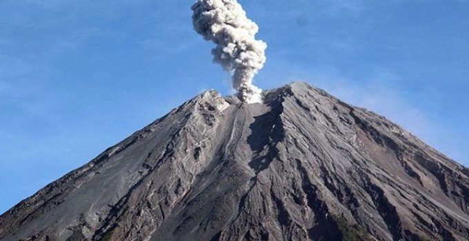 Gunung Semeru Tinggi: Keindahan dan Tantangan di Puncak Mahameru