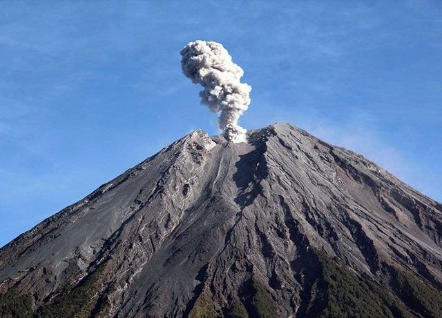 Gunung Semeru Tinggi