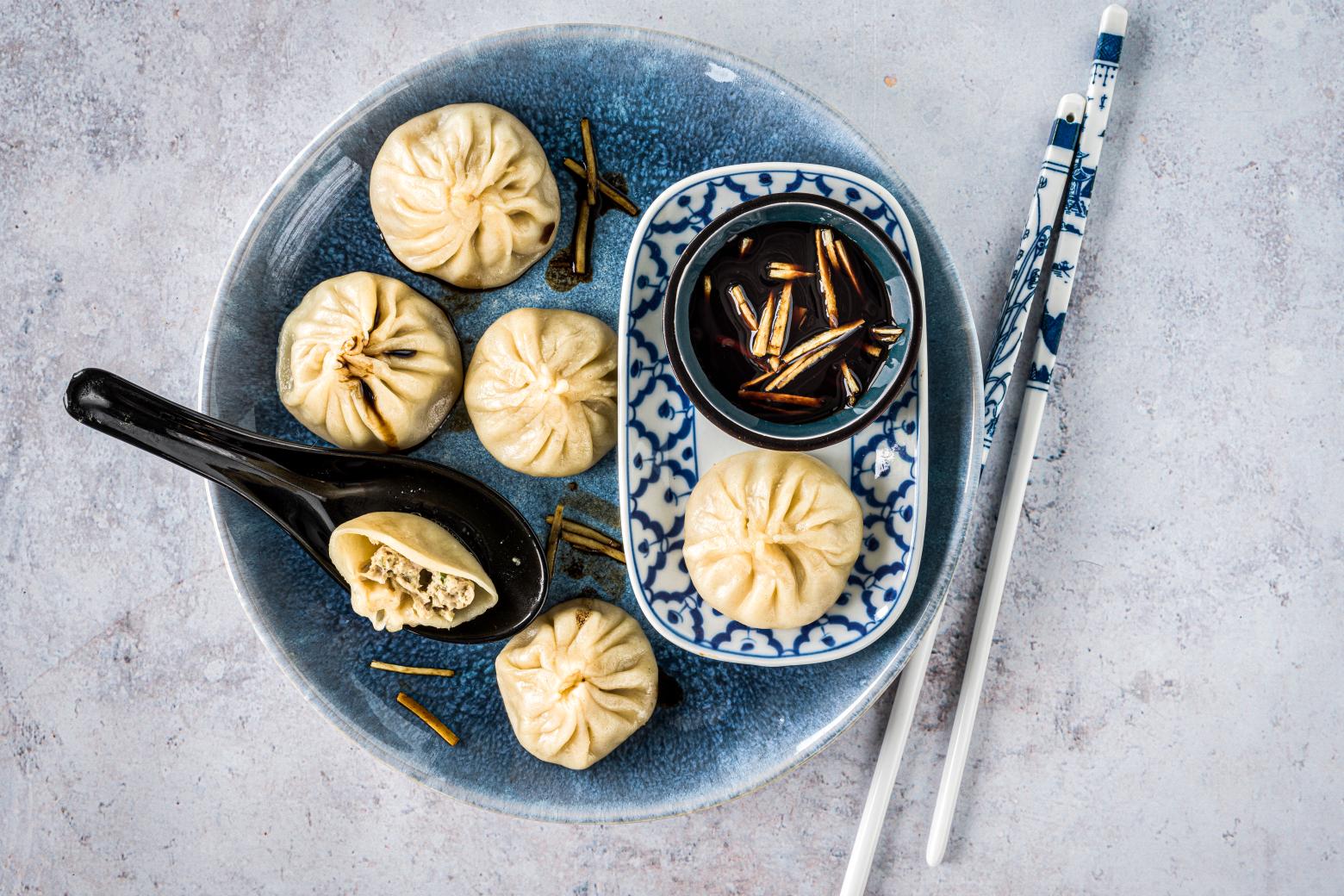 Making Xiaolongbao