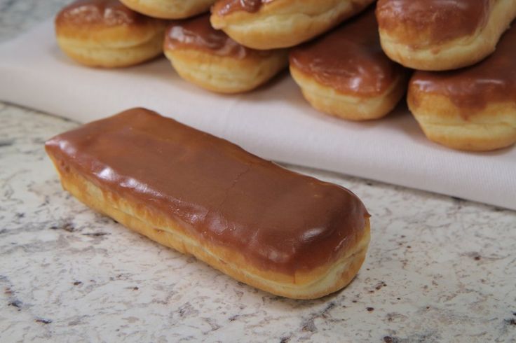 donat-long-john-coklat-kenikmatan-manis-yang-menggoda 