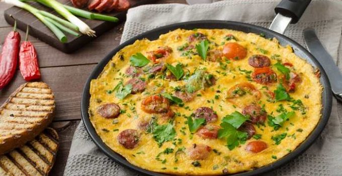 Omelet Sosis: Camilan Praktis dengan Rasa Lezat yang Kaya Nutrisi